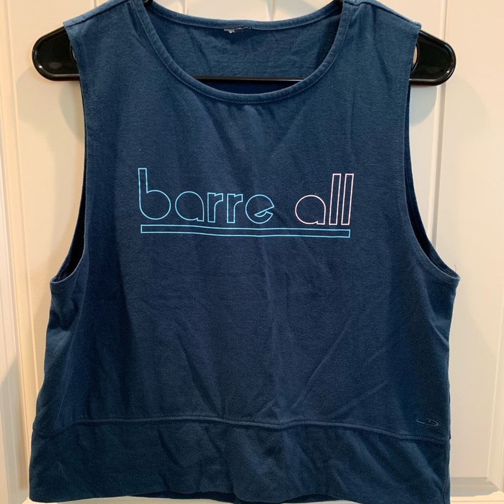 Cute crop barre t-shirt, size M.
